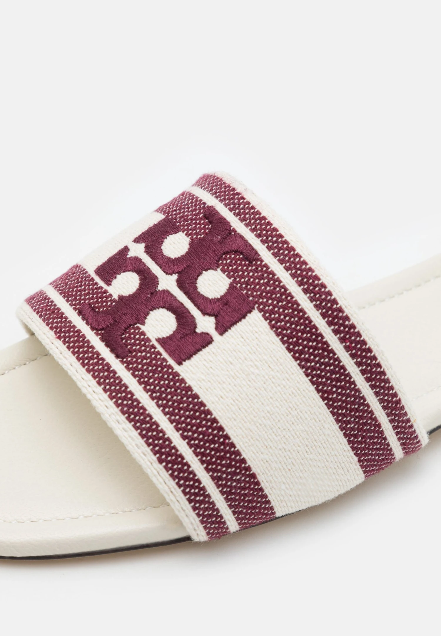 Tory Burch Logo Slide - Mules - Ash White/Vino 5 Tory Burch Logo Slide - Mules - Ash White/Vino - Image 5