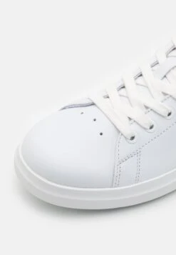 Tory Burch Howell Court - Trainers - Titanium White/Perfect Black -Tory Burch 0d126923b1574166b248efc9db4cfaab