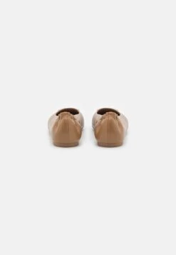 Tory Burch Claire Cap Toe Ballet - Ballet Pumps - Almond Flour/Light Cream/Silver 8 Tory Burch Claire Cap Toe Ballet - Ballet Pumps - Almond Flour/Light Cream/Silver -Tory Burch 1e32d6c254fe40b4ba100783b0916aca