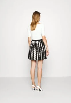 Tory Burch Jacquard Skirt - Mini Skirt - Black/Vanilla Flower 8 Tory Burch Jacquard Skirt - Mini Skirt - Black/Vanilla Flower -Tory Burch 60c6f6d41393485cbbef02f1d2fa6f22