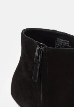 Tory Burch Sculpted Wedge - Wedge Ankle Boots - Nero 13 Tory Burch Sculpted Wedge - Wedge Ankle Boots - Nero -Tory Burch 6b63800d7a3e45e3b8bdf21662ebdf4b