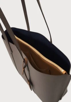 Tory Burch Perry Triple Compartment Tote - Tote Bag - Clam Shell -Tory Burch 6e5cd32abab547baabf6118a4622c369