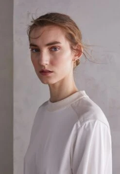 Tory Burch Miller Pave Huggie Hoop Earring - Earrings - Gold-Coloured