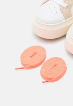 Tory Burch Ladybug- Trainers - White Candido/Frost/Rojo Fluor 13 Tory Burch Ladybug- Trainers - White Candido/Frost/Rojo Fluor -Tory Burch 99316e469c70454e9aecba0149f48eae