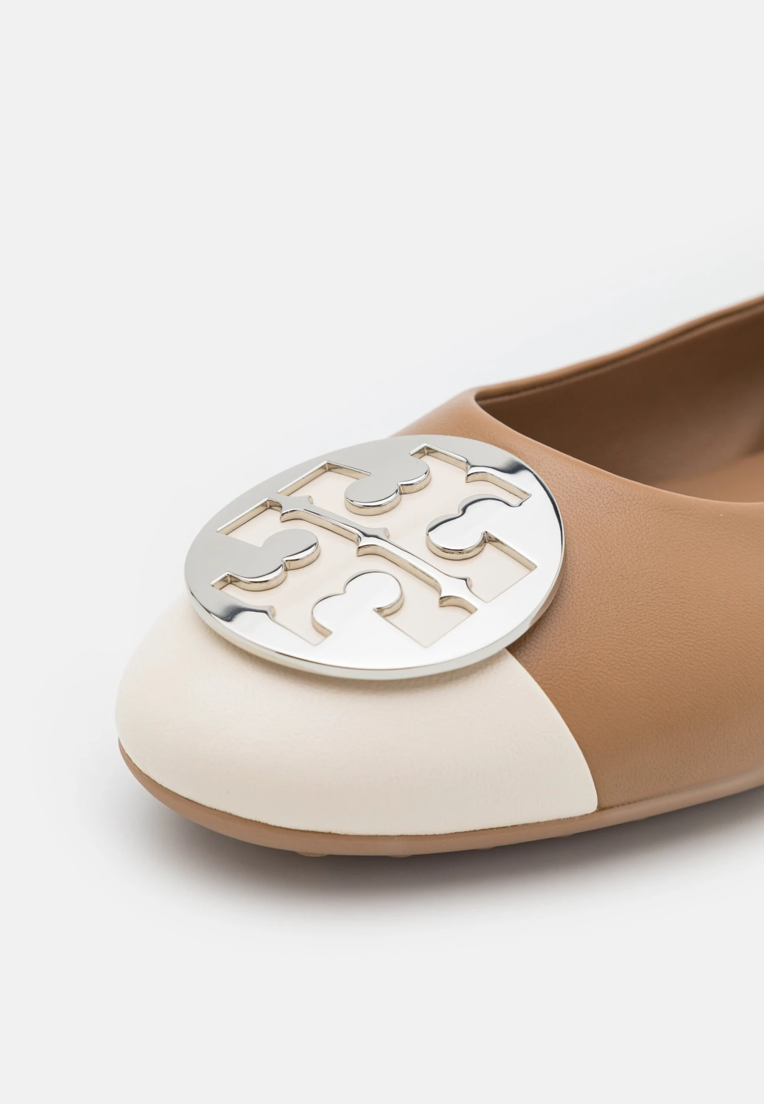 Tory Burch Claire Cap Toe Ballet - Ballet Pumps - Almond Flour/Light Cream/Silver 6 Tory Burch Claire Cap Toe Ballet - Ballet Pumps - Almond Flour/Light Cream/Silver - Image 6