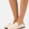Tory Burch Ballet Loafer - Slip-Ons - New Cream