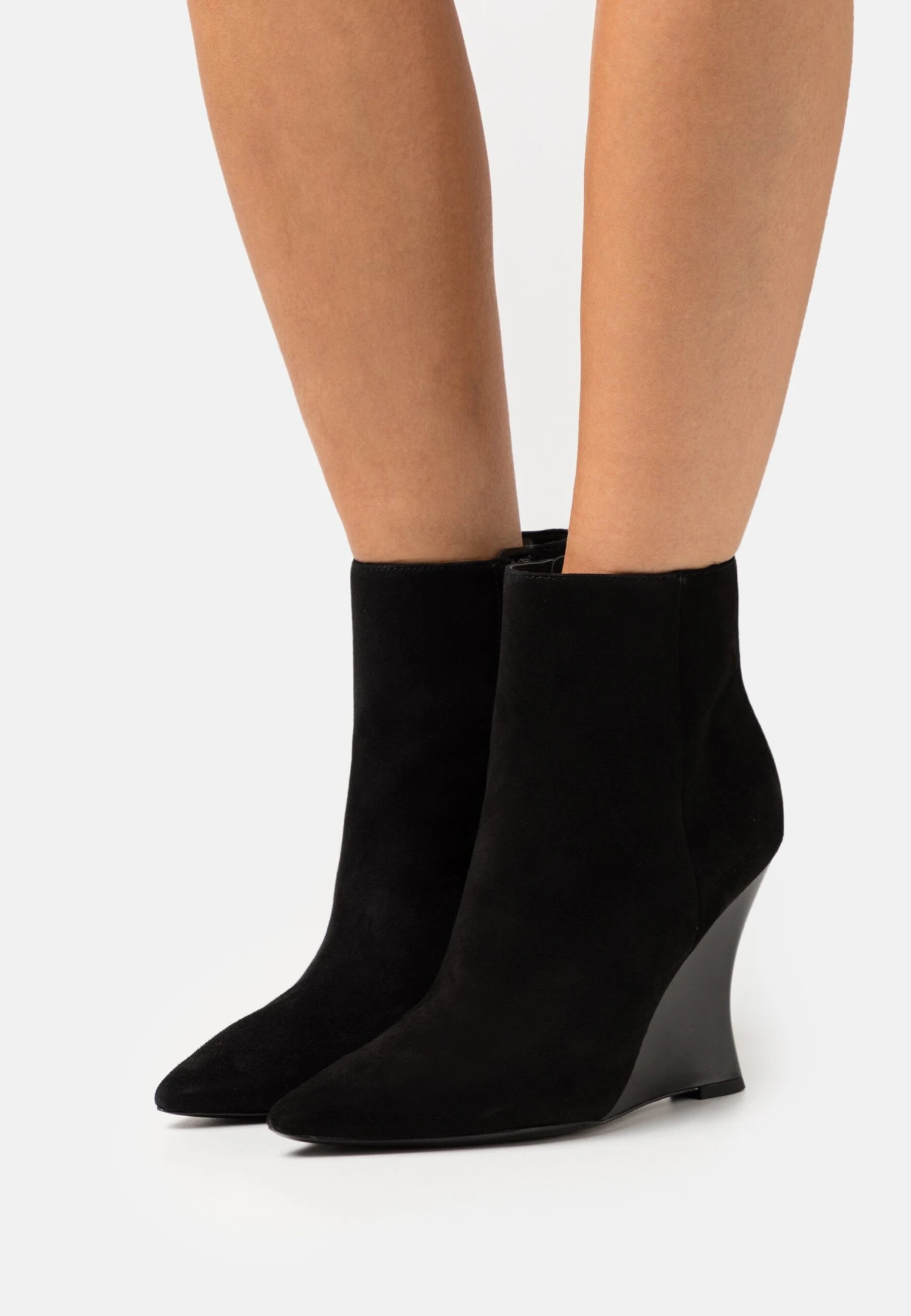 Tory Burch Sculpted Wedge - Wedge Ankle Boots - Nero 1 Tory Burch Sculpted Wedge - Wedge Ankle Boots - Nero