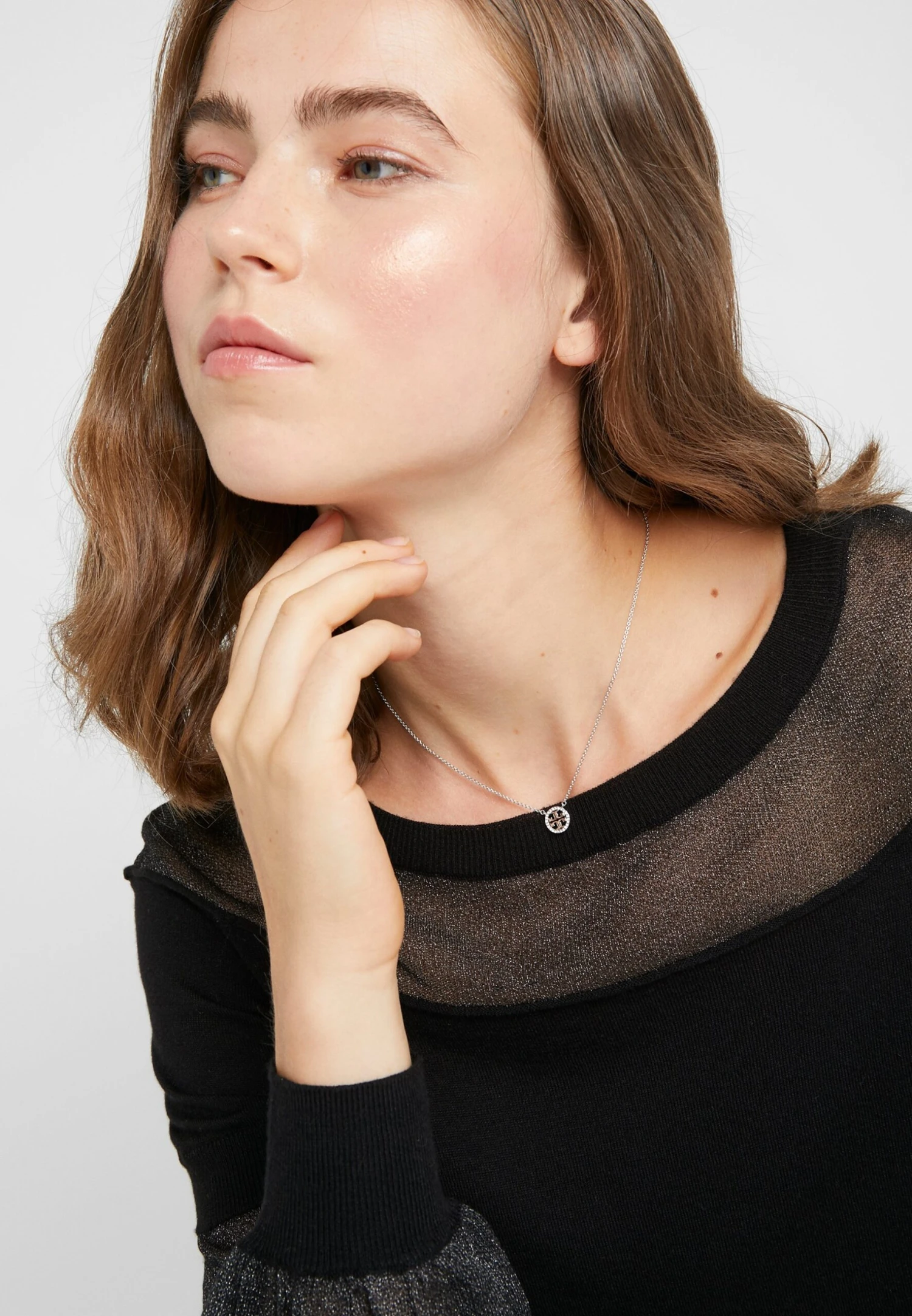 Tory Burch Logo Delicate Necklace - Necklace - Silver-Coloured 2 Tory Burch Logo Delicate Necklace - Necklace - Silver-Coloured - Image 2